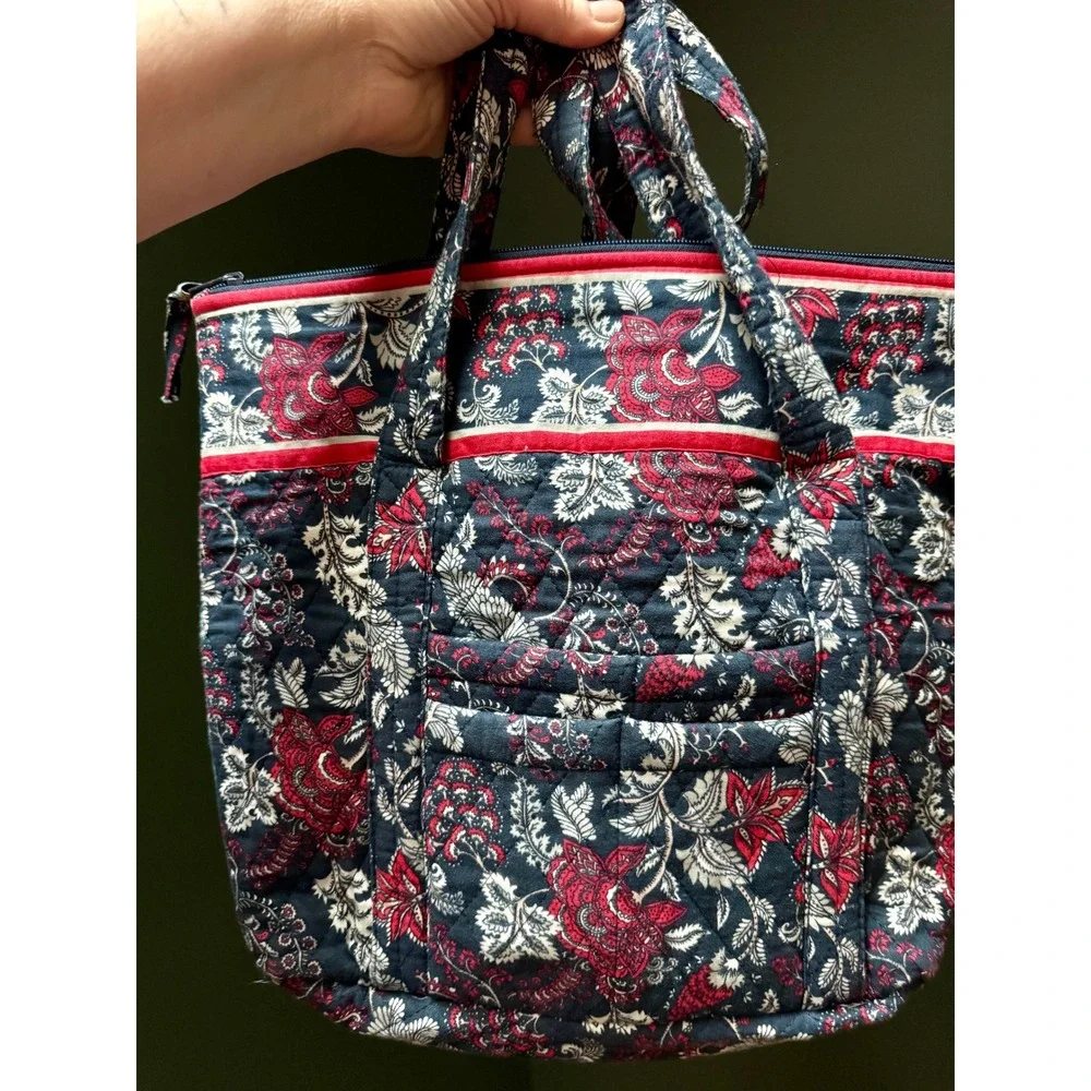 Quilted Floral Tote Bag Red Navy Blue White Zippered‎ Top Pockets
